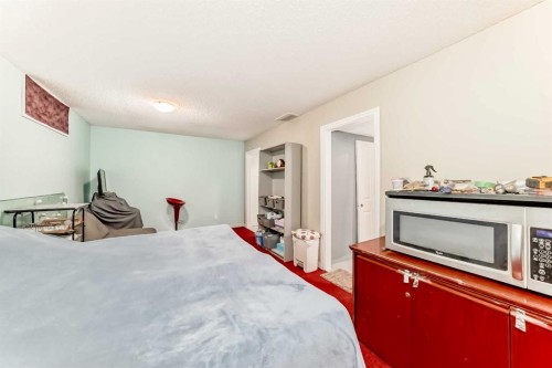 8336 Silver Springs Road Nw, Calgary, AB - Indoor Photo Showing Bedroom