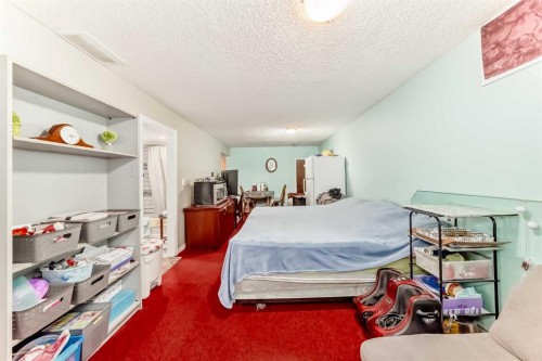 8336 Silver Springs Road Nw, Calgary, AB - Indoor Photo Showing Bedroom