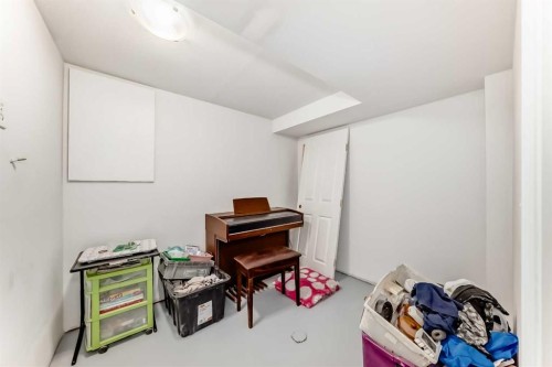 8336 Silver Springs Road Nw, Calgary, AB - Indoor Photo Showing Other Room