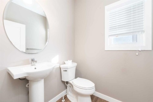 243 Kinniburgh Road, Chestermere, AB - Indoor Photo Showing Bathroom
