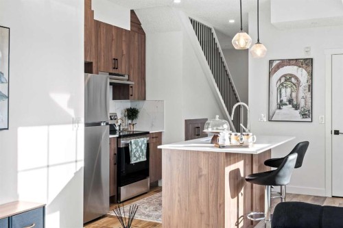 112-156 Park Street, Cochrane, AB - Indoor Photo Showing Kitchen