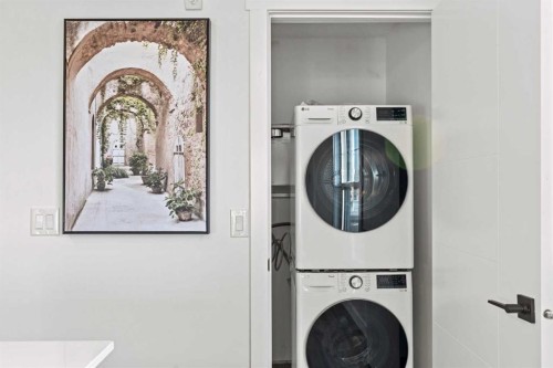 112-156 Park Street, Cochrane, AB - Indoor Photo Showing Laundry Room