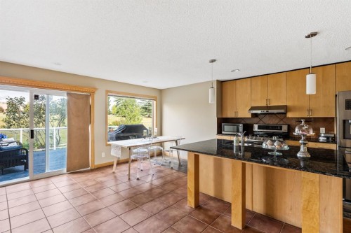 120 Simcoe Close Sw, Calgary, AB - Indoor Photo Showing Kitchen
