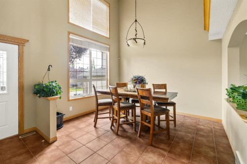 120 Simcoe Close Sw, Calgary, AB - Indoor Photo Showing Dining Room