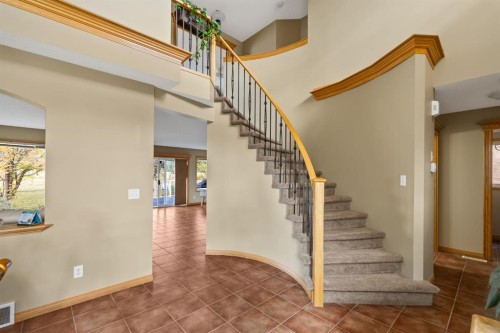 120 Simcoe Close Sw, Calgary, AB - Indoor Photo Showing Other Room