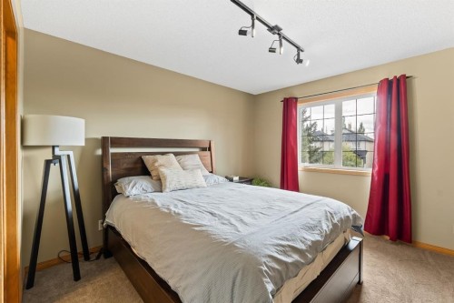 120 Simcoe Close Sw, Calgary, AB - Indoor Photo Showing Bedroom