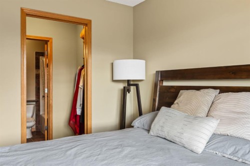 120 Simcoe Close Sw, Calgary, AB - Indoor Photo Showing Bedroom
