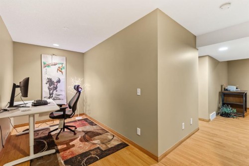 120 Simcoe Close Sw, Calgary, AB - Indoor Photo Showing Office