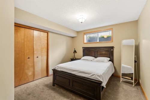 120 Simcoe Close Sw, Calgary, AB - Indoor Photo Showing Bedroom