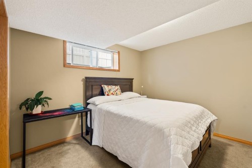 120 Simcoe Close Sw, Calgary, AB - Indoor Photo Showing Bedroom