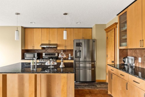 120 Simcoe Close Sw, Calgary, AB - Indoor Photo Showing Kitchen With Upgraded Kitchen