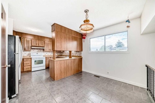 279 Beddington Circle Ne, Calgary, AB - Indoor Photo Showing Kitchen