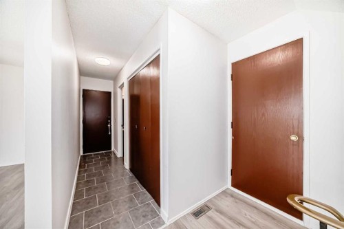 279 Beddington Circle Ne, Calgary, AB - Indoor Photo Showing Other Room