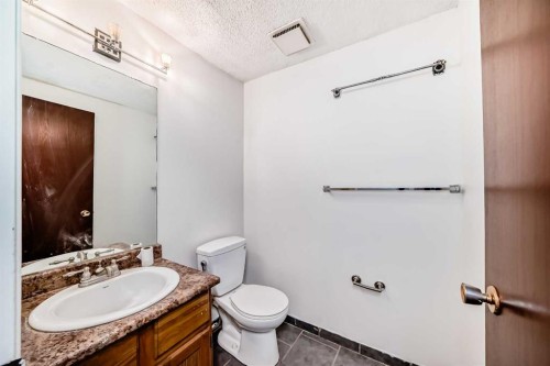 279 Beddington Circle Ne, Calgary, AB - Indoor Photo Showing Bathroom