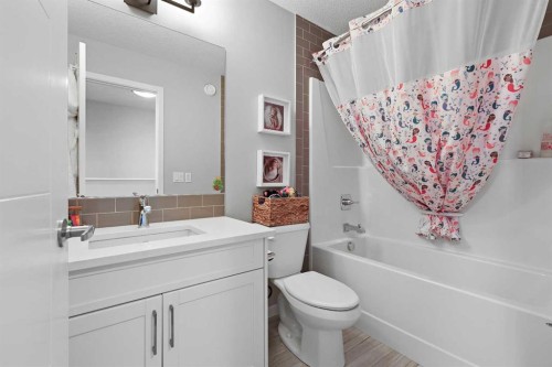 71 Masters Heights Se, Calgary, AB - Indoor Photo Showing Bathroom