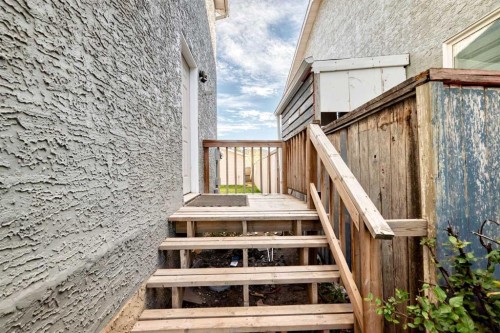 120 Martinview Close Ne, Calgary, AB - Outdoor