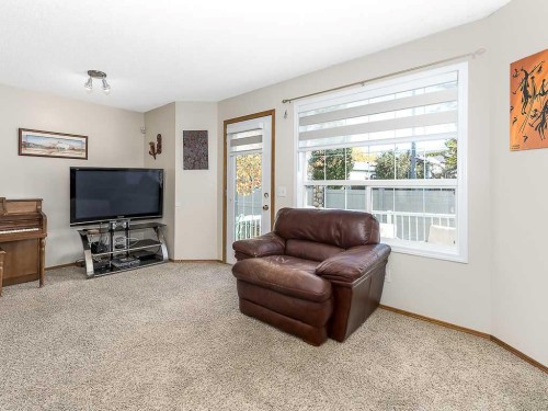 119 Mt Douglas Manor Se, Calgary, AB - Indoor Photo Showing Living Room