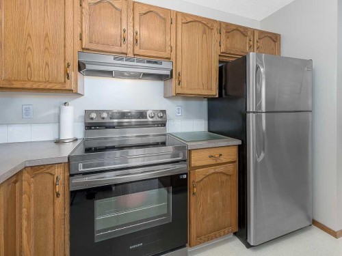 119 Mt Douglas Manor Se, Calgary, AB - Indoor Photo Showing Kitchen