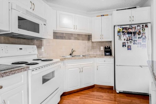 308-3308 Valleyview Park Se, Calgary, AB - Indoor Photo Showing Kitchen