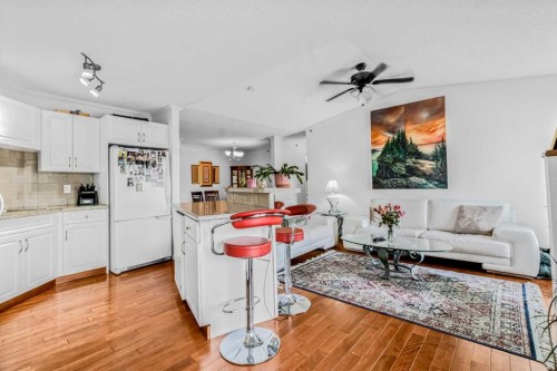 308-3308 Valleyview Park Se, Calgary, AB - Indoor