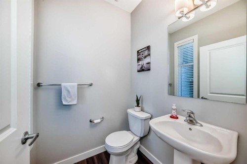 8-138 Seton Passage Se, Calgary, AB - Indoor Photo Showing Bathroom