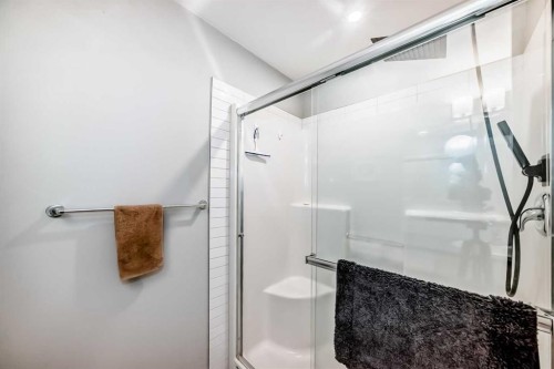 8-138 Seton Passage Se, Calgary, AB - Indoor Photo Showing Bathroom
