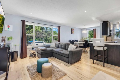 440 Foritana Road Se, Calgary, AB - Indoor Photo Showing Living Room