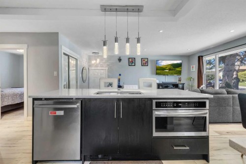 440 Foritana Road Se, Calgary, AB - Indoor Photo Showing Kitchen
