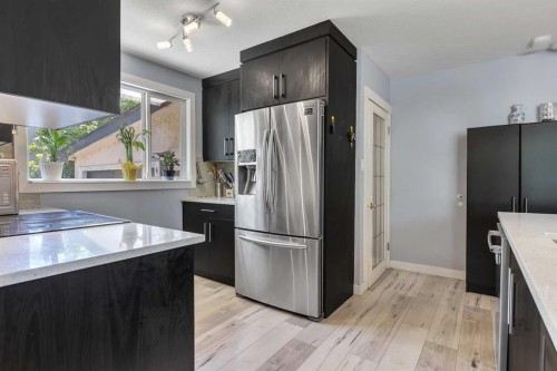 440 Foritana Road Se, Calgary, AB - Indoor Photo Showing Kitchen With Stainless Steel Kitchen