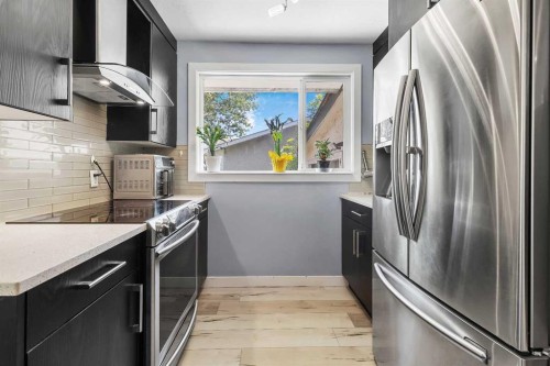 440 Foritana Road Se, Calgary, AB - Indoor Photo Showing Kitchen With Stainless Steel Kitchen