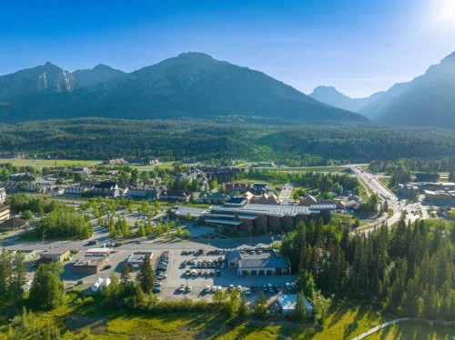 707 Railway Avenue, Canmore, AB 