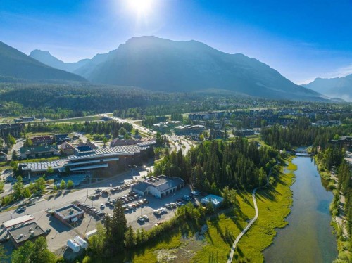 707 Railway Avenue, Canmore, AB 