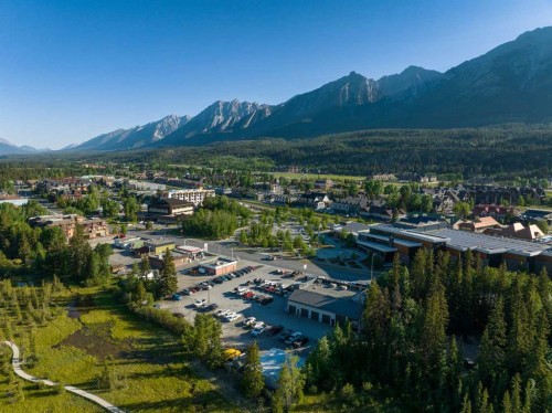 707 Railway Avenue, Canmore, AB 