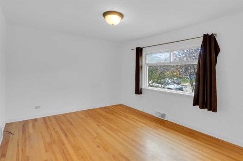 2412 22 Street Nw, Calgary, AB - Indoor Photo Showing Other Room