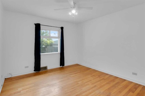 2412 22 Street Nw, Calgary, AB - Indoor Photo Showing Other Room