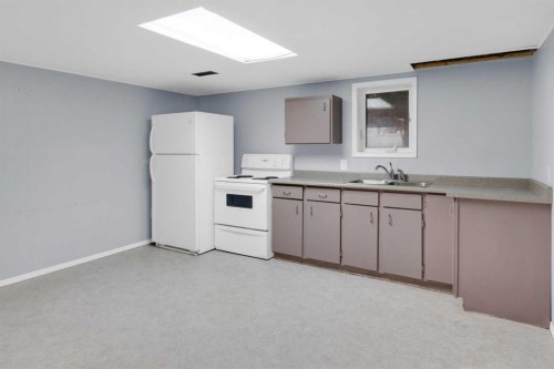 2412 22 Street Nw, Calgary, AB - Indoor Photo Showing Kitchen With Double Sink