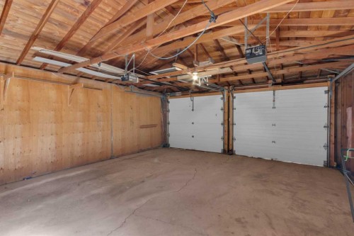 2412 22 Street Nw, Calgary, AB - Indoor Photo Showing Garage