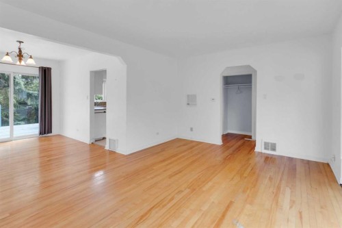 2412 22 Street Nw, Calgary, AB - Indoor Photo Showing Other Room