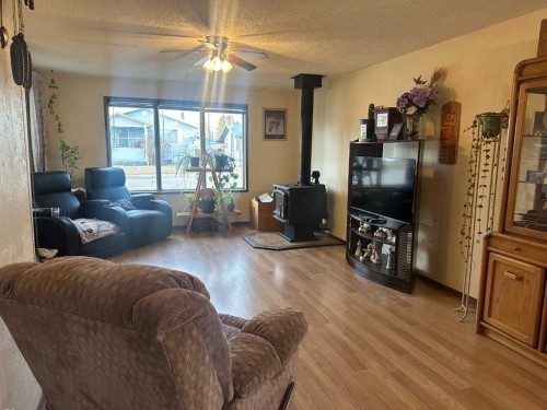 5119 51 Ave, Caroline, AB - Indoor Photo Showing Living Room