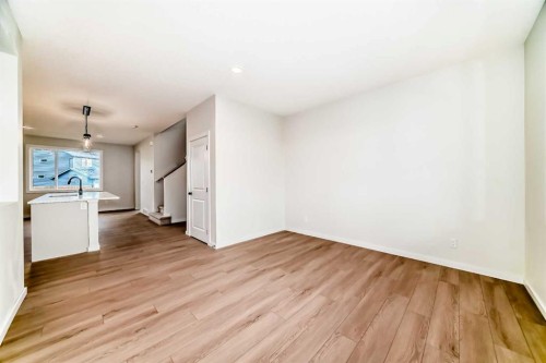 19750 Sheriff King Street Sw, Calgary, AB - Indoor Photo Showing Other Room