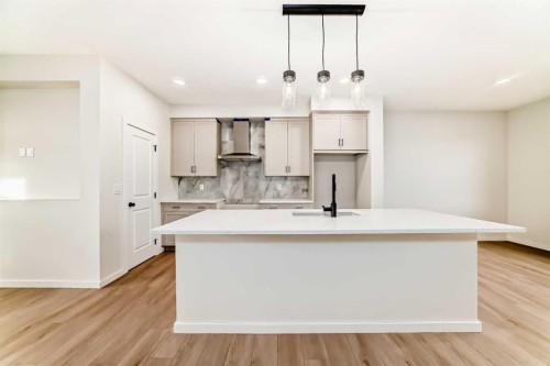 19750 Sheriff King Street Sw, Calgary, AB - Indoor Photo Showing Kitchen With Upgraded Kitchen
