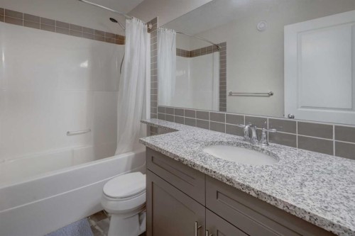 20 Nolancrest Green Nw, Calgary, AB - Indoor Photo Showing Bathroom