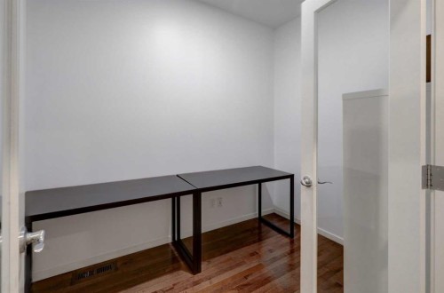 20 Nolancrest Green Nw, Calgary, AB - Indoor Photo Showing Other Room