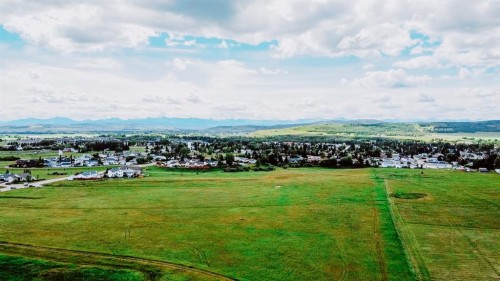 4 Avenue Se, Diamond Valley, AB 