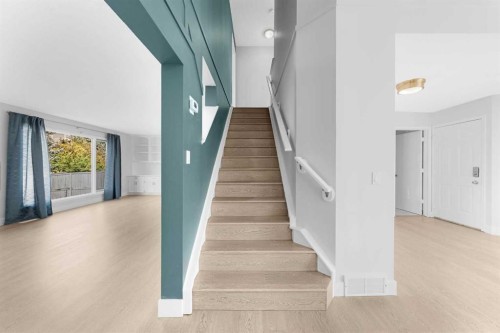 30 Hidden Circle Nw, Calgary, AB - Indoor Photo Showing Other Room