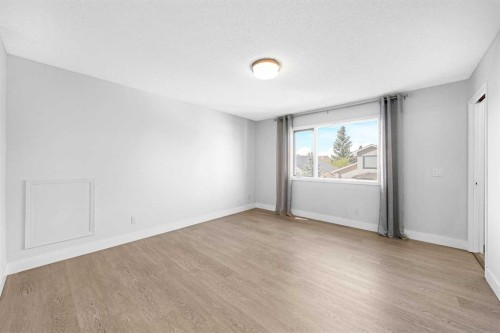 30 Hidden Circle Nw, Calgary, AB - Indoor Photo Showing Other Room
