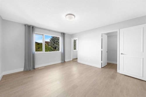 30 Hidden Circle Nw, Calgary, AB - Indoor Photo Showing Other Room