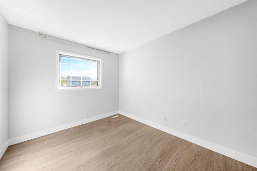 30 Hidden Circle Nw, Calgary, AB - Indoor Photo Showing Other Room