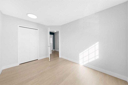 30 Hidden Circle Nw, Calgary, AB - Indoor Photo Showing Other Room