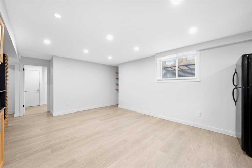 30 Hidden Circle Nw, Calgary, AB - Indoor